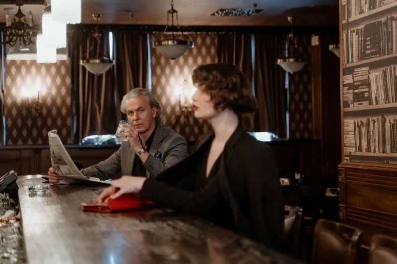 Read the Room, Then Read the Menu: A Real Guide to Ordering Confidently at Any Lounge
